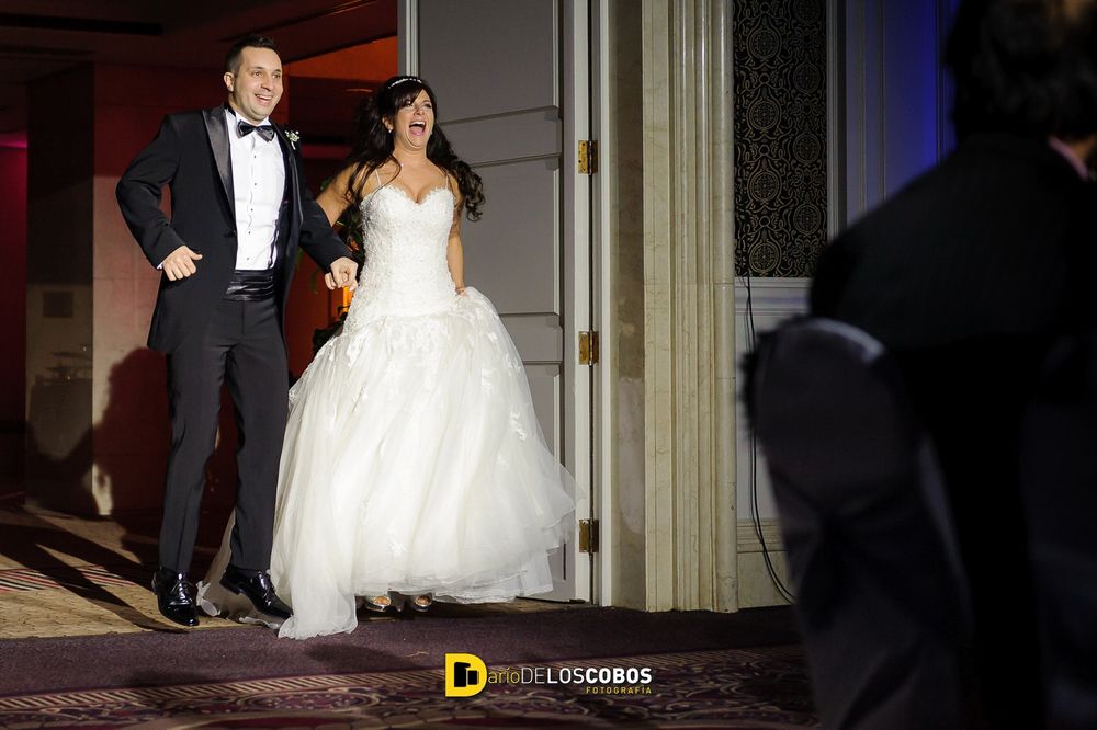 Fotos de la boda de Jesi y Eze por Dario de los Cobos Fotografía. Fotos del getting ready, ceremonia en Templo Agudat Dodim y de la fiesta en Hotel Intercontinental