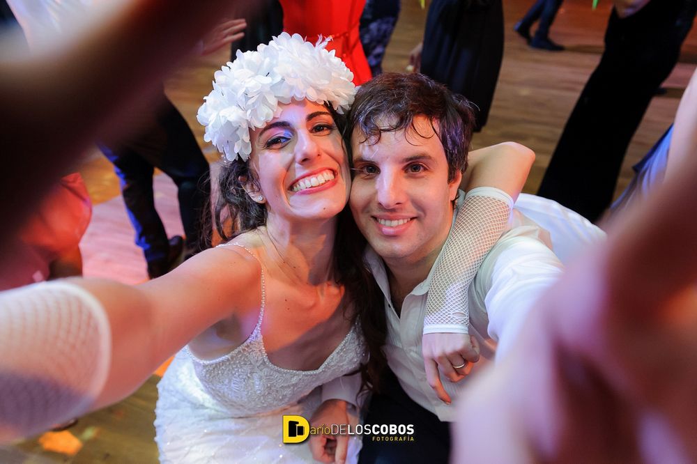 Fotos de la boda de Marina y Ariel por Dario de los Cobos Fotografía. Fotos del getting ready, ceremonia en Templo CISBA y de la fiesta en Golden Center.