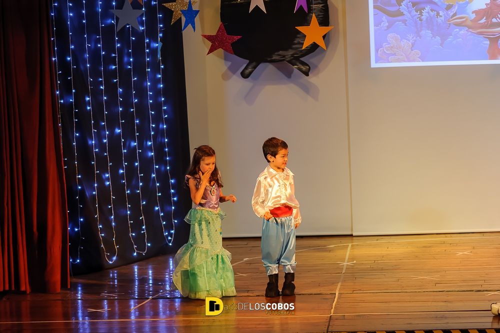 Fotos por Dario de los Cobos Fotografia de la presentacion teatral de preescolar en el colegio Villa Devoto School, Buenos Aires, Argentina